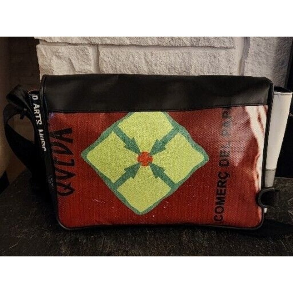 VAHO Trashion MESSENGER Bag Barcelona Upcycled Vinyl Banners Laptop 11.5" - Picture 3 of 3